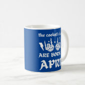 DE KOELSTE CHICKS ZIJN GEBOREN OP APRIL - verjaard Koffiemok (Voorkant rechts)