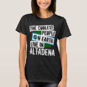 De koelste mensen op aarde leven in Altadena T-shirt (Voorkant)
