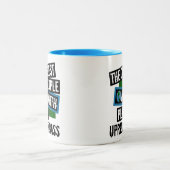 De koelste mensen op aarde spelen een onberispelij tweekleurige koffiemok (Center)