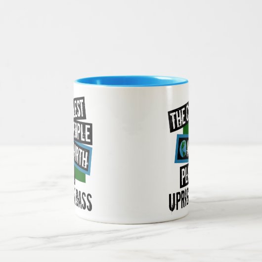 De koelste mensen op aarde spelen een onberispelij tweekleurige koffiemok (Center)