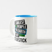 De koelste mensen op aarde spelen een stok tweekleurige koffiemok (Voorkant links)