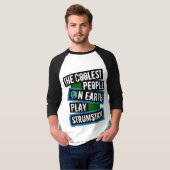 De Koelste Mensen op Aarde Spelen Strumstick T-shirt (Voorkant volledig)