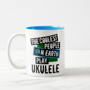De koelste mensen op aarde spelen ukulele tweekleurige koffiemok