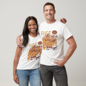 de koffietijd stijgt en schijnt t-shirt (Unisex)