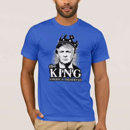 De koning Amerika verdient - Anti-Trump - T-shirt (Voorkant)