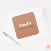 De kracht en knuffels van papa - Vaderdag Gift | Vierkante Sticker (Envelop)