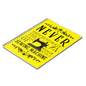 De kracht van een vrouw met een naaimachine notitieboek (Linkerzijde)