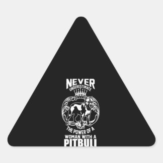 De kracht van een vrouw met een Pitbull Sticker