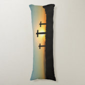 De kruisingen van de kroonkalk bij zonsondergang lichaamskussen (Voorkant Verticaal)