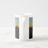 De kruisingen van de kroonkalk bij zonsondergang porselein kop (Achterkant)