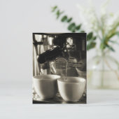 De kunst van de verse koffiebereiding/gieten briefkaart (Staand voorkant)