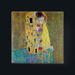 De Kus 2 van Gustav Klimt Vierkante Button 5,1 Cm<br><div class="desc">Dit schilderij met de titel The Kiss 2 is gemaakt door de beroemde kunstenaar Gustav Klimt. Over Gustav KlimtGustav Klimt ging het om een Oostenrijkse symbolist schilder en een van de meest prominente leden van de Wenen-afscheidingsbeweging. Hij werd in 1897 een van de oprichters en presidenten van de Wiener Sezession...</div>