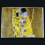 De Kus, Gustav Klimt Groot Cadeauzakje<br><div class="desc">Gustav Klimt (14 juli 1862 - 6 februari 1918) was een Oostenrijkse symboliek schilder en een van de meest prominente leden van de Wenen Secessiebeweging. Klimt wordt genoteerd voor zijn schilderijen, moorden, schetsen en andere voorwerpen. Naast zijn figuurwerk, dat onder meer bestaat uit aantijgingen en portretten, schilderde hij landschappen. Onder...</div>