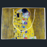 De Kus, Gustav Klimt Groot Cadeauzakje<br><div class="desc">Gustav Klimt (14 juli 1862 - 6 februari 1918) was een Oostenrijkse symboliek schilder en een van de meest prominente leden van de Wenen Secessiebeweging. Klimt wordt genoteerd voor zijn schilderijen, moorden, schetsen en andere voorwerpen. Naast zijn figuurwerk, dat onder meer bestaat uit aantijgingen en portretten, schilderde hij landschappen. Onder...</div>