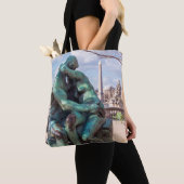 De kus van Auguste Rodin op de Tuileries in Parijs Tote Bag (Dichtbij)