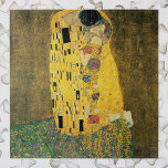 De kus van Gustav Klimt,  Art Nouveau Legpuzzel<br><div class="desc">De Kiss (Der Kuss) (1907/08) van Gustav Klimt is waarschijnlijk zijn beroemdste werk. Klimt begon er in 1907 aan te werken en het is het hoogtepunt van zijn zogenaamde "Golden Period". De Kus is een Victoriaans Era Symbolisme, een mooie kunstliefde en romance schilderij met een romantisch koppel in verschillende tinten...</div>
