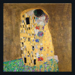 De kus van Gustav Klimt Foto Afdruk<br><div class="desc">De Kus van Gustav Klimt The Kiss is een oliescanvas met goudblad, zilver en platina. van de Oostenrijkse symbolistische schilder Gustav Klimt. Het werd ooit geschilderd in 1907 en 1908, op het hoogtepunt van wat wetenschappers zijn "Gouden Periode" noemen. De Kus heeft sinds zijn voltooiing in 1908 het publiek enthousiast...</div>