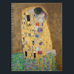 De kus van Gustav Klimt Notitieboek<br><div class="desc">De Kus van Gustav Klimt The Kiss is een oliescanvas met goudblad, zilver en platina. van de Oostenrijkse symbolistische schilder Gustav Klimt. Het werd ooit geschilderd in 1907 en 1908, op het hoogtepunt van wat wetenschappers zijn "Gouden Periode" noemen. De Kus heeft sinds zijn voltooiing in 1908 het publiek enthousiast...</div>