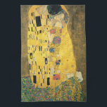 De Kus van Gustav Klimt, Oude Art Nouveau Theedoek<br><div class="desc">De Kus (Der Kuss) (1907/08) van Gustav Klimt is waarschijnlijk zijn beroemdste werk. Klimt begon er in 1907 aan te werken en het is het hoogtepunt van zijn zogenaamde 'Gouden Periode'. De Kus is een antieke fine art-liefdes- en romantische schildering uit het symbolisme van het Victoria tijdperk met een romantisch...</div>