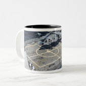 De kustgevechtsschip USVFreedom Tweekleurige Koffiemok (Voorkant links)