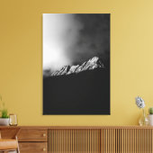 De laatste zonnestralen op de berg in zwart-wit canvas afdruk (Insitu (Woonkamer))