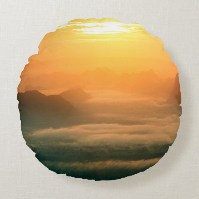 De landschapsfoto, mooie zee mist 's ochtends rond kussen (Voorkant)