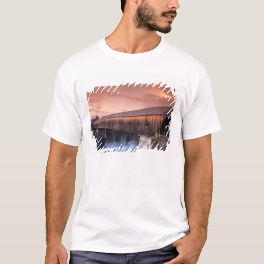 De langste overdekte brug in de Verenigde Staten T-shirt (Voorkant)