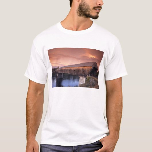 De langste overdekte brug in de Verenigde Staten T-shirt (Voorkant)