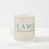 De Lawfare Frosted Glass Mok (Voorkant links)