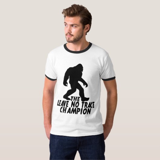 De Leave No Trace Kampioen Grappige Bigfoot T-shirt (Voorkant volledig)