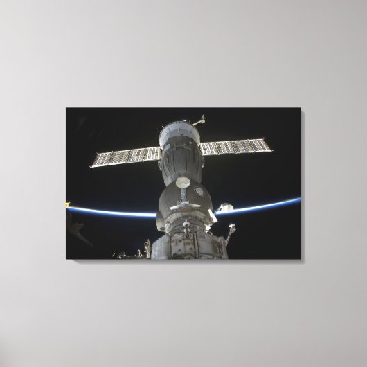 De ledemaat van de aarde snijdt een Soyuz ruimteva Canvas Afdruk (Voorkant)