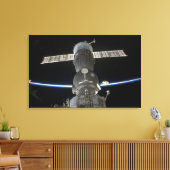 De ledemaat van de aarde snijdt een Soyuz ruimteva Canvas Afdruk (Insitu (Woonkamer))