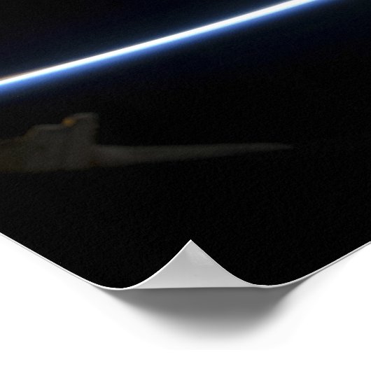 De ledemaat van de aarde snijdt een Soyuz ruimteva Poster (Hoek)