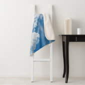 De leeuw en het lam gevormd uit wolken sherpa deken (In situ)