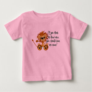 De Leeuw van het baby hoort me de T-shirts en de