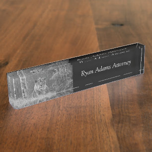 De leeuw wacht naambordje