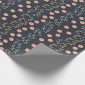 De lente is hier in donkerblauw omslagpapier cadeaupapier (Hoek)