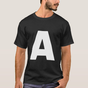 De letter A hoofdletter gewoon wit vetgedrukt T-shirt