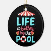 De levenszwemmer is beter voor de pool keramisch ornament (Links)