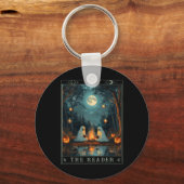 De lezer Bookish Schattige Spooky Ghost Leesboek Sleutelhanger (Voorkant)