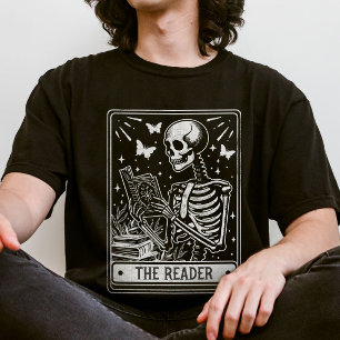 De lezer Skeleton lezen Booklover Halloween T-shirt