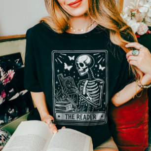 De lezer Skeleton lezen Booklover Halloween T-shirt