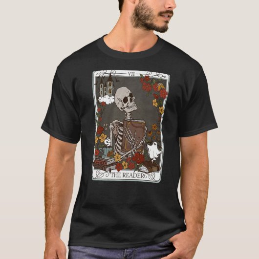De lezer Tarot Kaart Skeleton Librarian Witchy T-shirt (Voorkant)