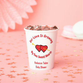 De liefde groeit met twee harten tweeling papieren bekers