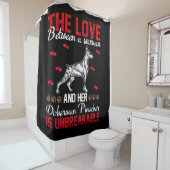 De liefde is onbreekbaar voor Doberman Pinscher Douchegordijn (In situ)