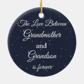 De liefde tussen grootmoeder en kleinzoon is voor  keramisch ornament (Achterkant)