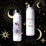 De liefhebbers Tarot Kaart | Foto van het gelukkig Waterfles<br><div class="desc">Met uw favoriete foto deze waterfles,  coördineert met de rest van "The Lovers" Tarot card collectie en maakt een schattig praktisch aandenken te gebruiken op uw trouwdag. Als u de tekst wilt bewerken,  klikt u op de button Aanpassen.</div>