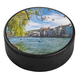 De Limmat-rivier, Zürich Hockey Puck