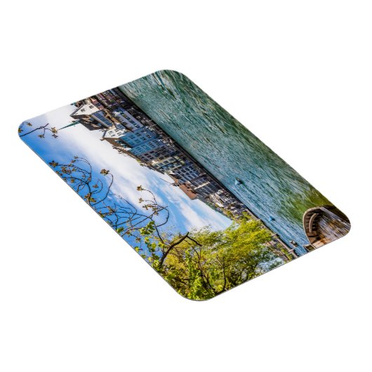 De Limmat-rivier, Zürich Magneet (Rechterzijde)
