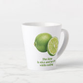 De limoen, sappig, vers groen fruit latte mok (Rechterhoek)